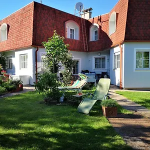 Hawei In - Doppelhaushälfte Mit Garten Und Pool Zur Mitbenutzung Wien