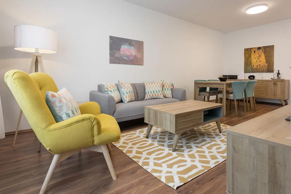 Mar Suite Apartments - Simmering contacts